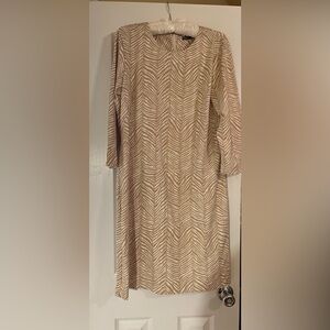 J McLaughlin Dress tan and ivory pretty pattern and size XL back zip like new!